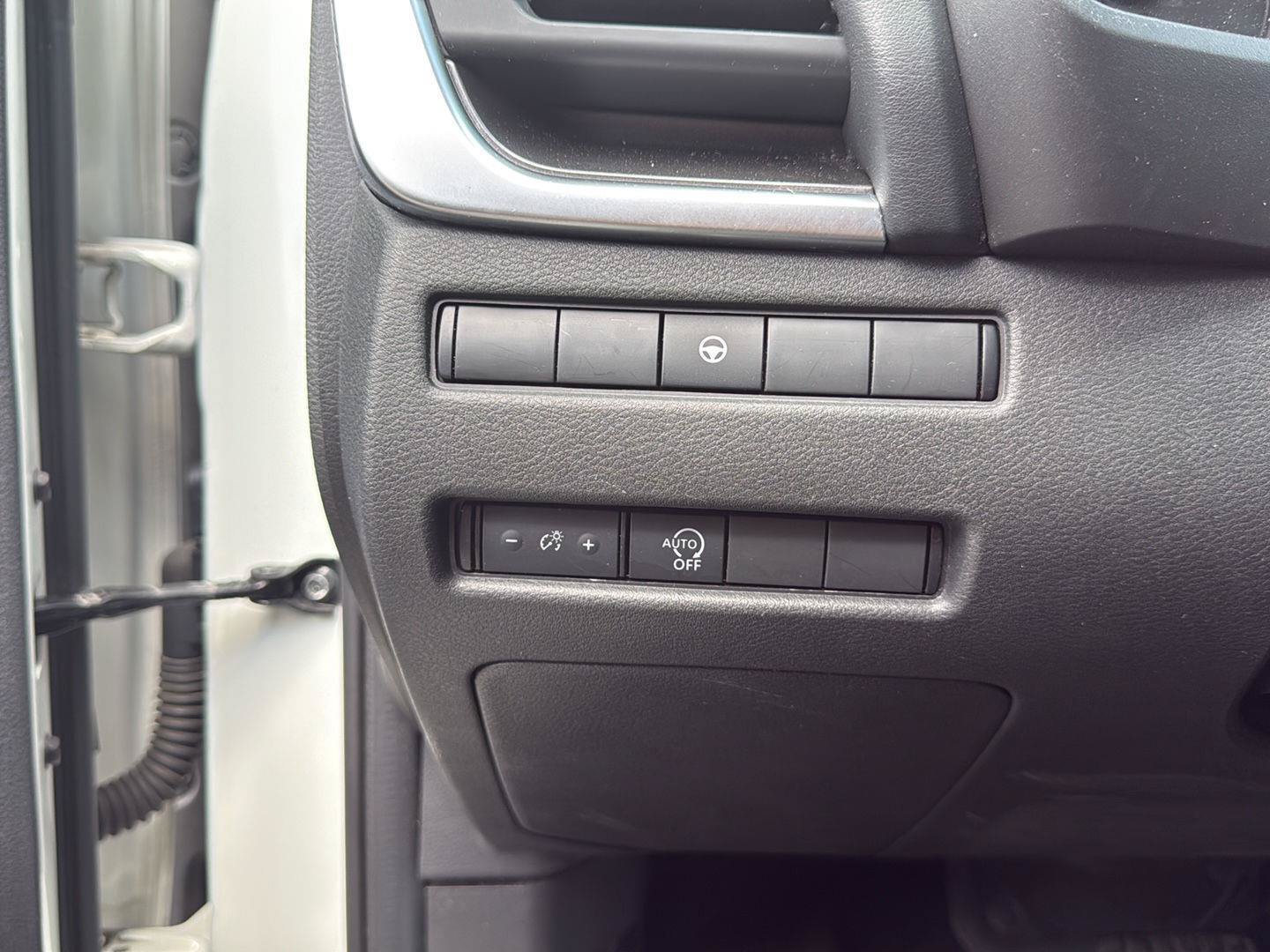 Used 2023 Nissan Rogue SV AWD/4WD image 12
