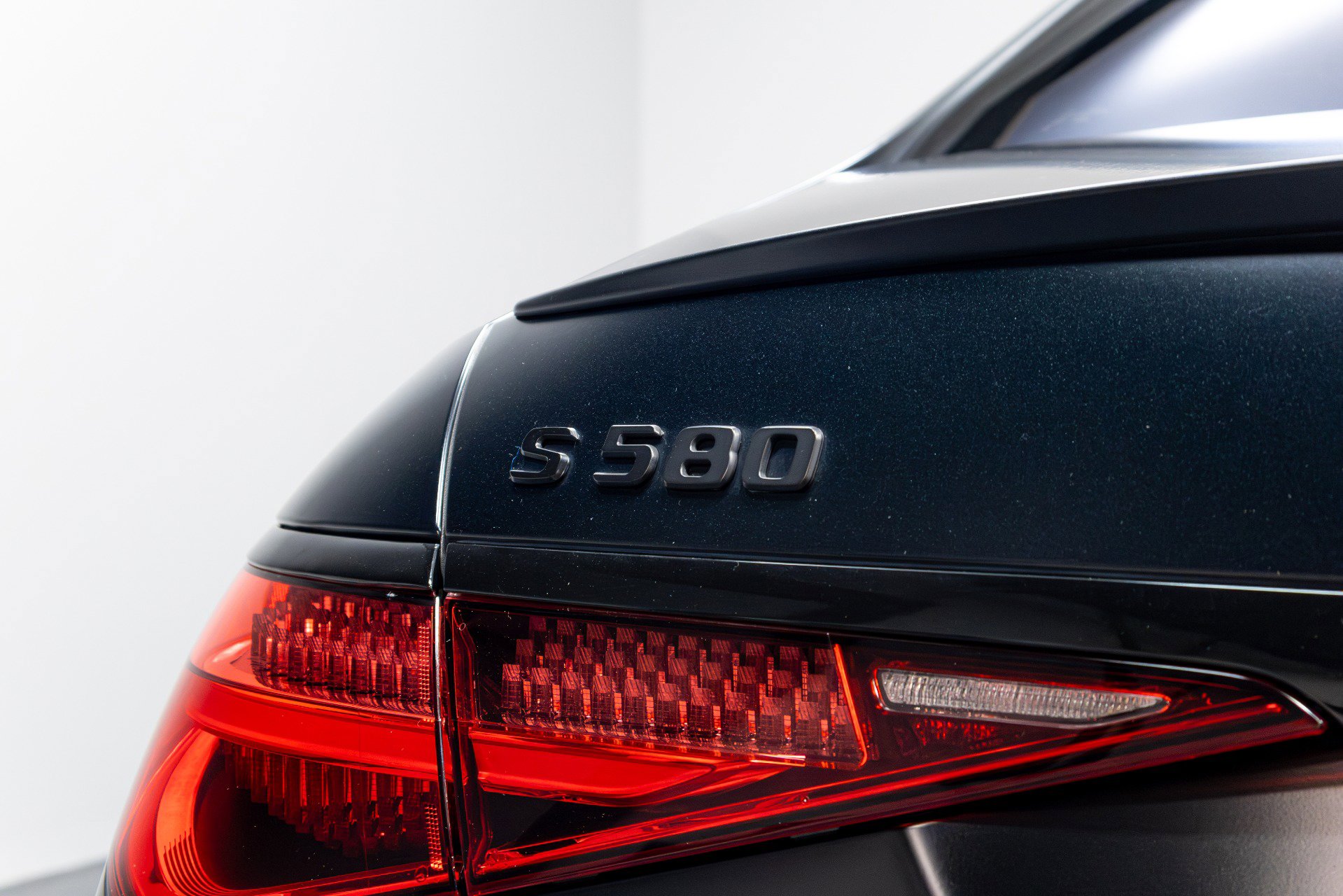 Used 2022 Mercedes-Benz S 580 4MATIC Sedan w/ AMG Line Package image 59