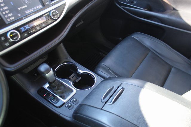 Used 2018 Toyota Highlander SE image 22