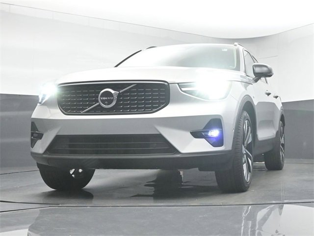 Used 2024 Volvo XC40 B5 Plus w/ Protection Package Premier image 37