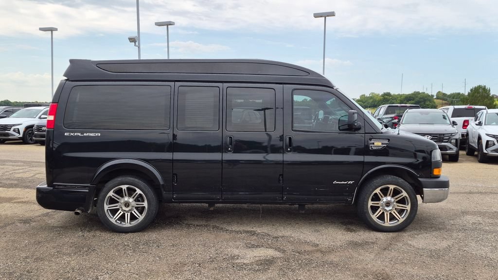 Used 2018 GMC Savana 2500 w/ Enhanced Convenience Package RWD image 2