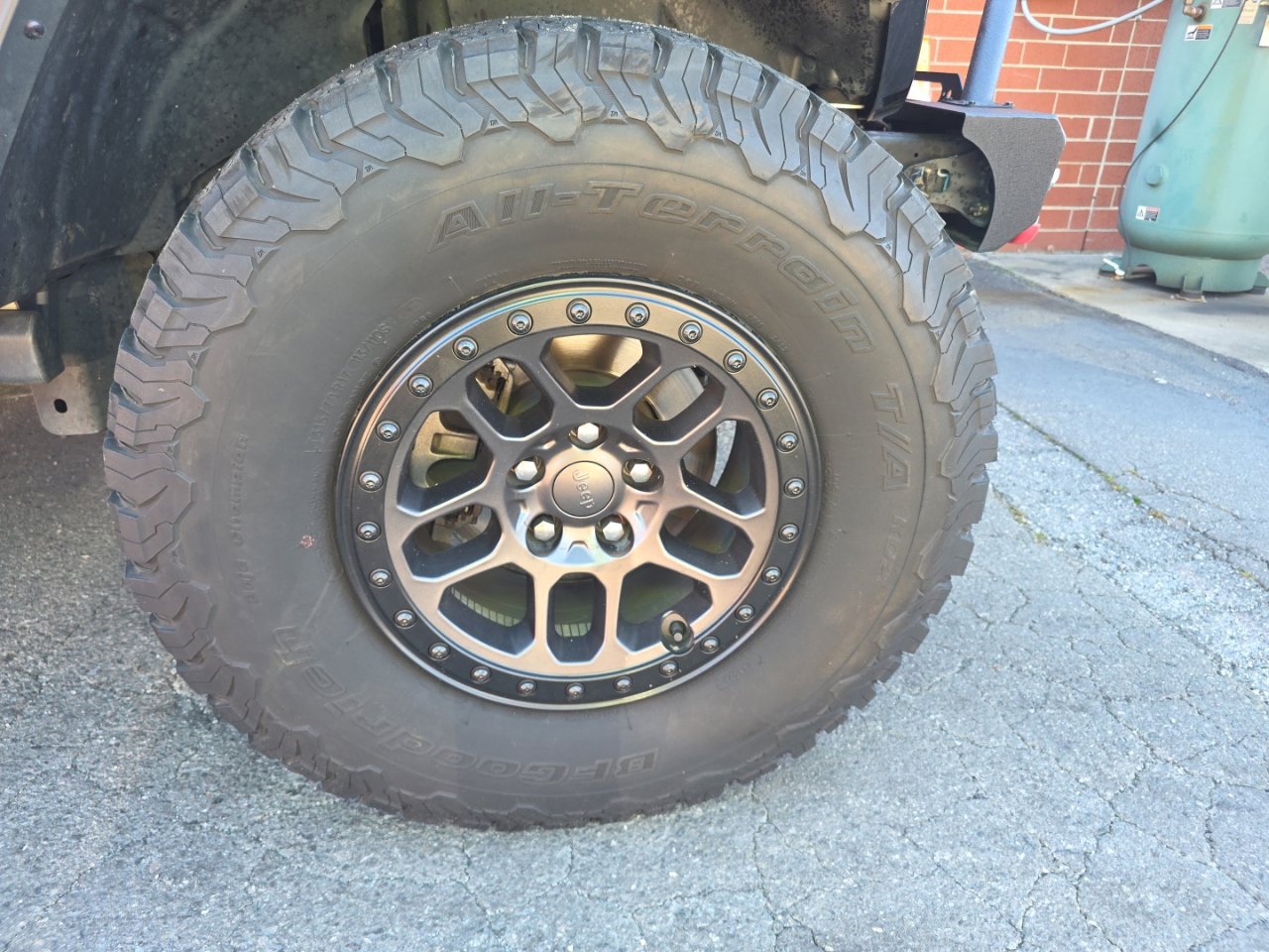 Used 2023 Jeep Wrangler Unlimited Sport AWD/4WD image 12
