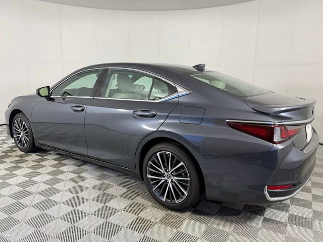 Used 2025 Lexus ES 300h w/ Premium Package image 4