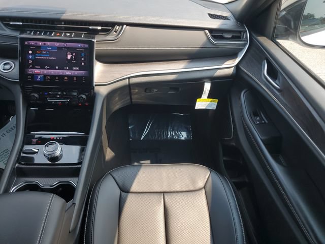 Certified 2025 Jeep Grand Cherokee L Limited w/ Luxury Tech Group II AWD/4WD image 21