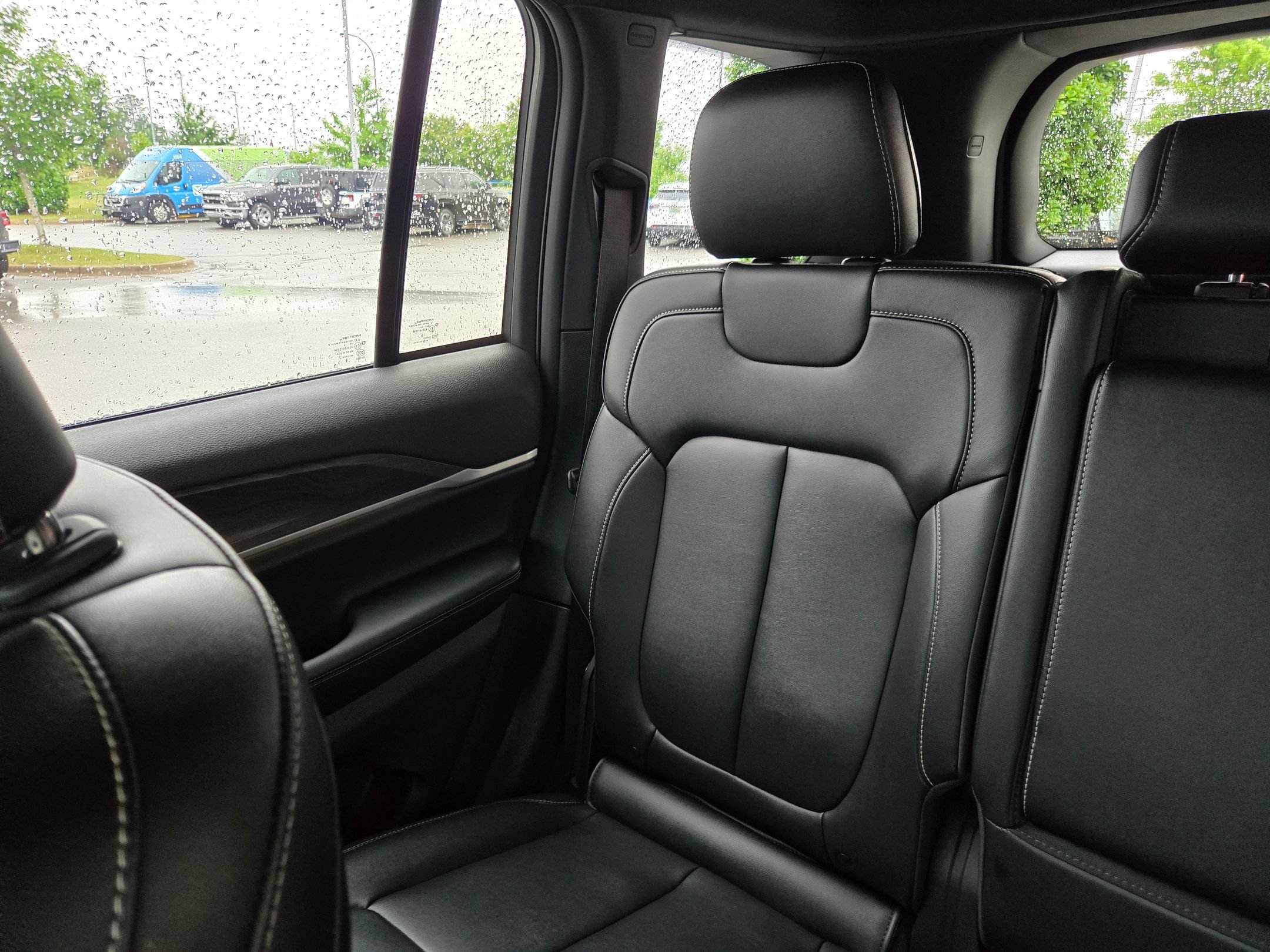Used 2025 Jeep Grand Cherokee Limited AWD/4WD image 12