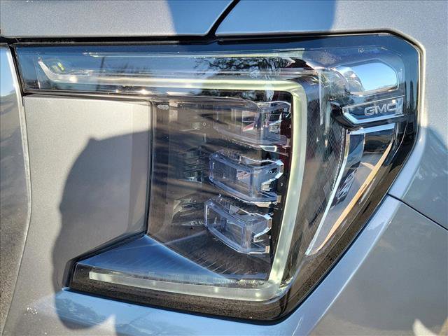 Used 2023 GMC Yukon Denali image 9