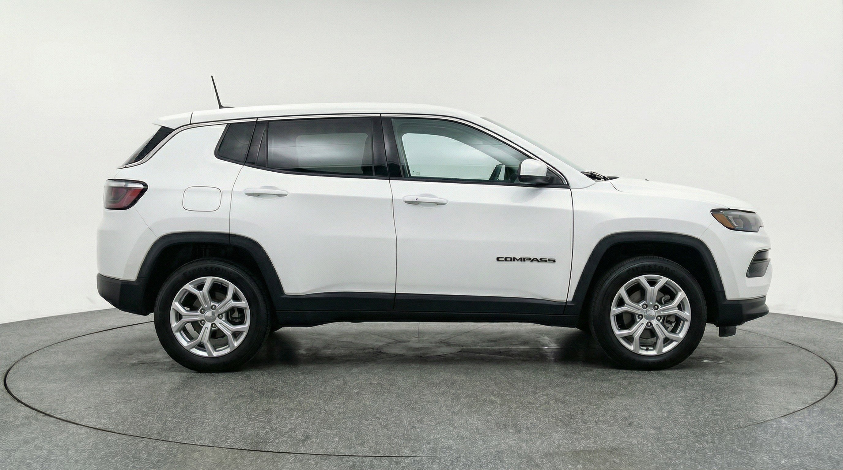 Used 2025 Jeep Compass Latitude AWD/4WD image 11