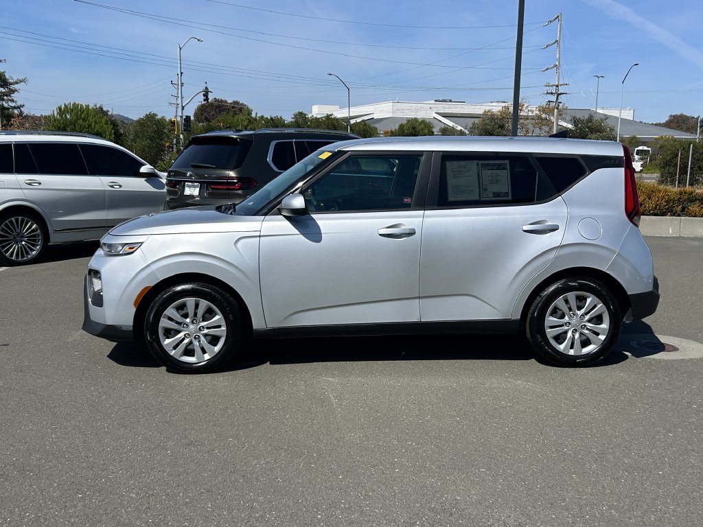Used 2021 Kia Soul LX FWD image 2