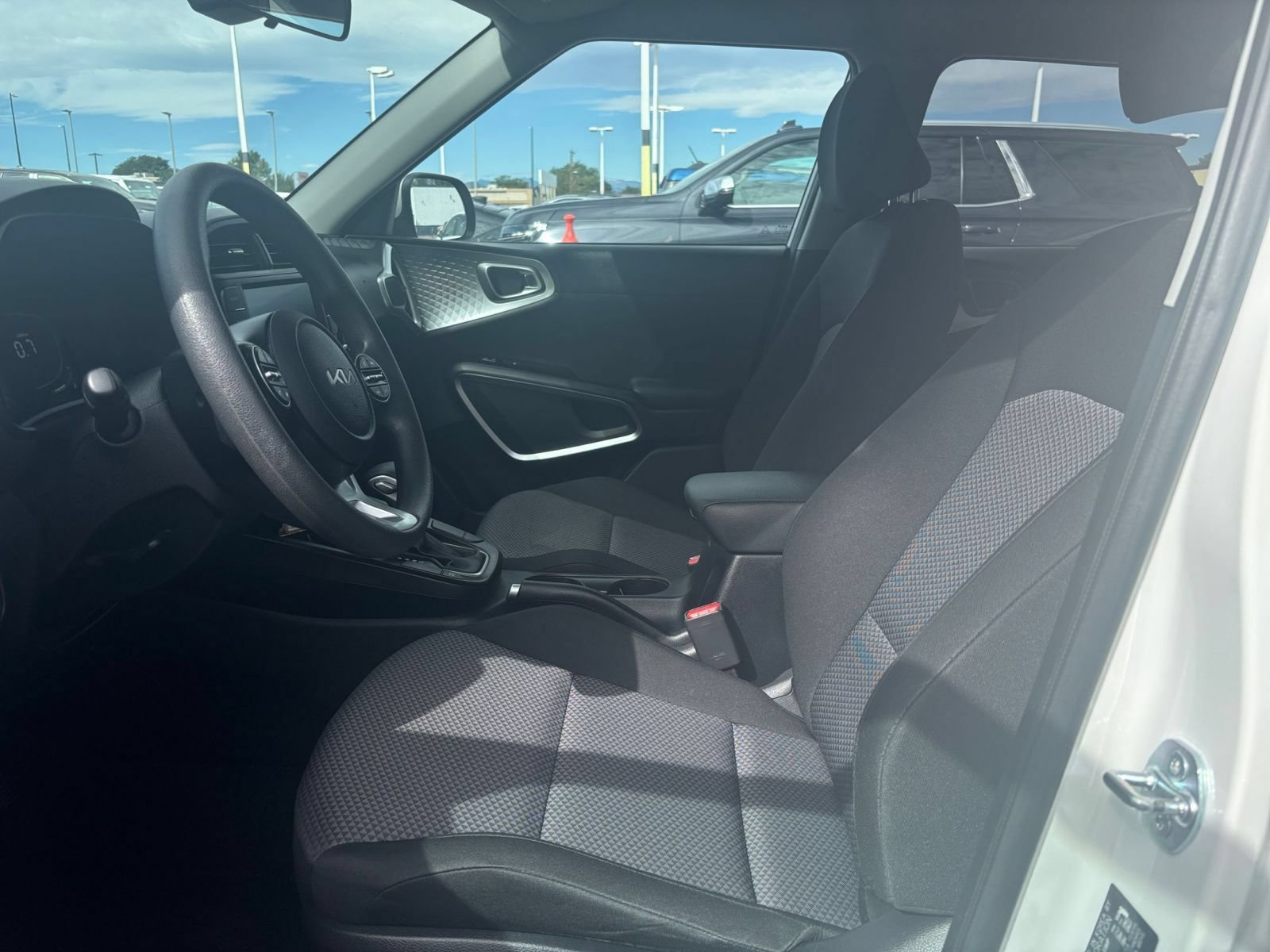 Used 2025 Kia Soul LX w/ LX Technology Package FWD image 22