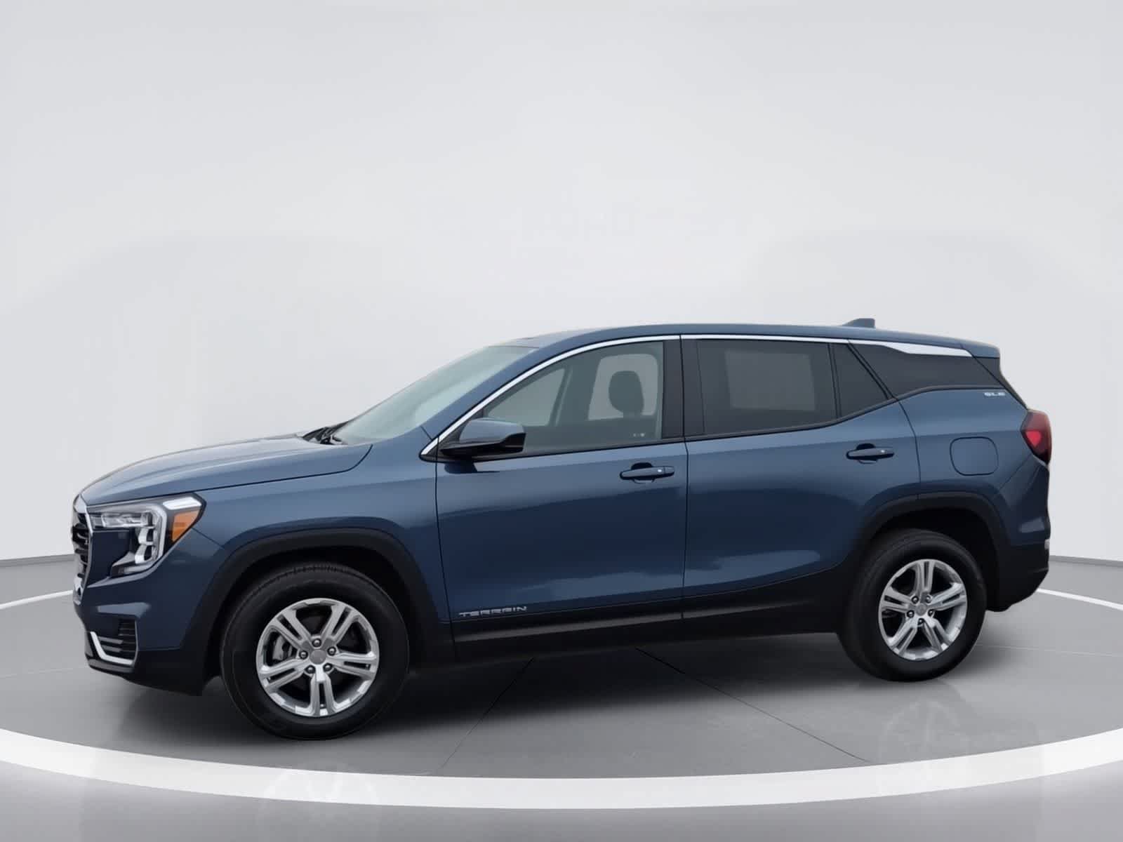 Used 2024 GMC Terrain SLE AWD/4WD image 4