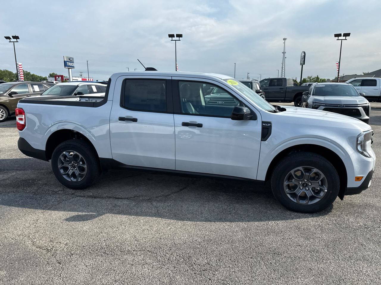New 2026 Ford Maverick XLT w/ XLT Luxury Package FWD image 4