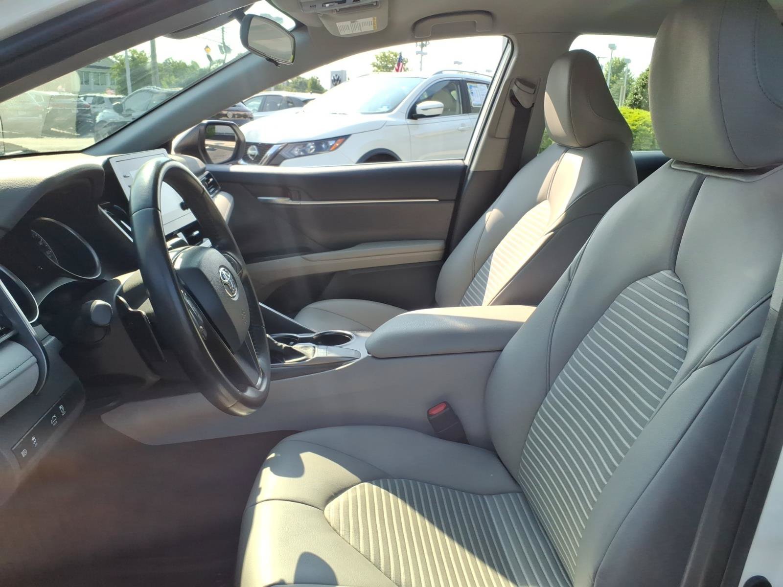 Used 2022 Toyota Camry SE FWD image 12