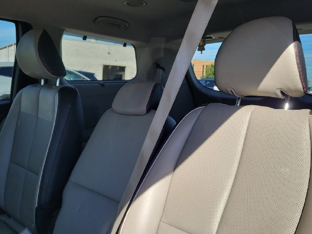 Used 2019 Kia Sedona EX FWD image 12