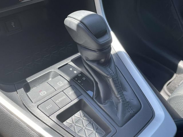 Used 2021 Toyota RAV4 XLE FWD image 33