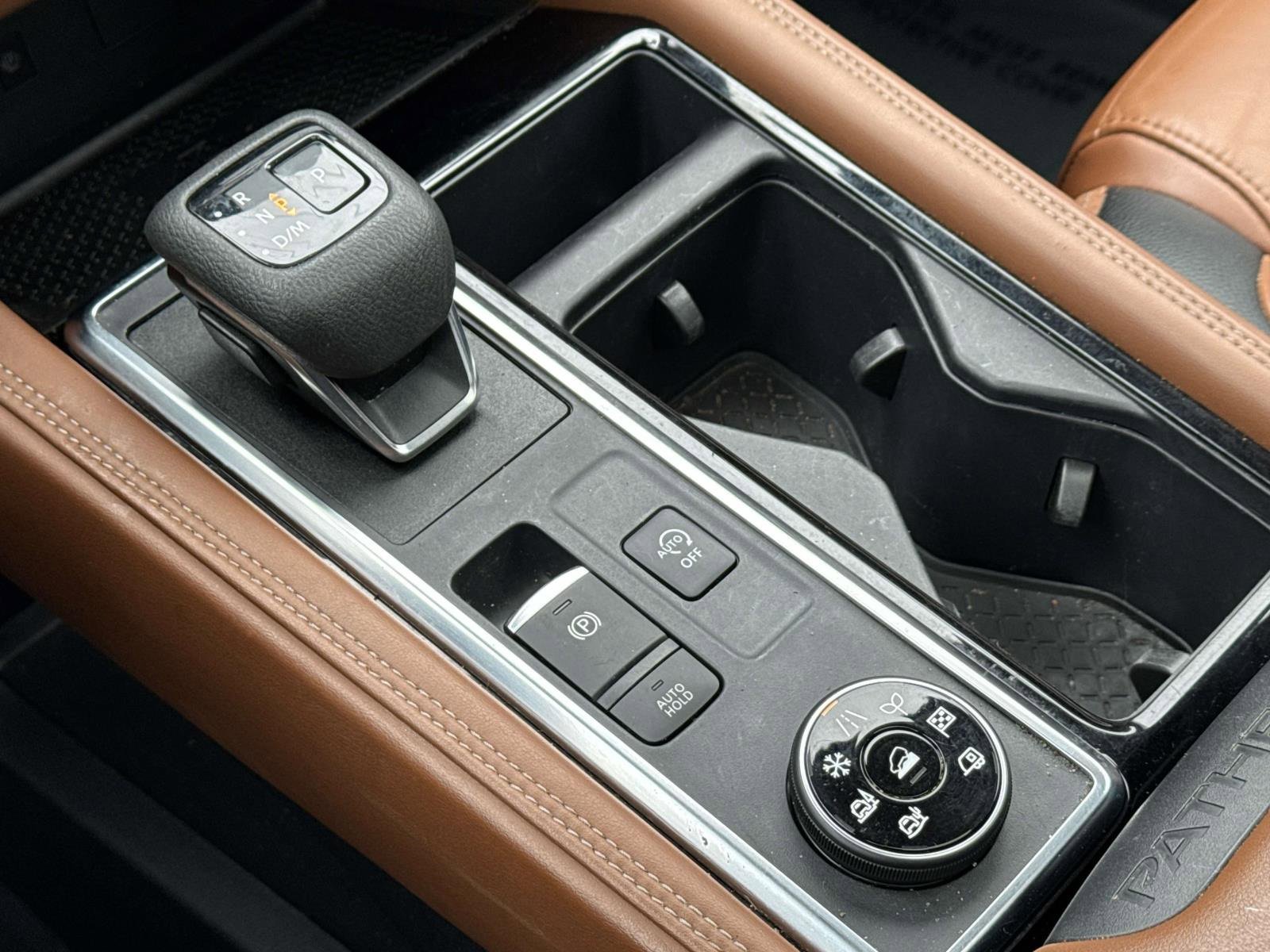 Used 2023 Nissan Pathfinder Platinum image 14