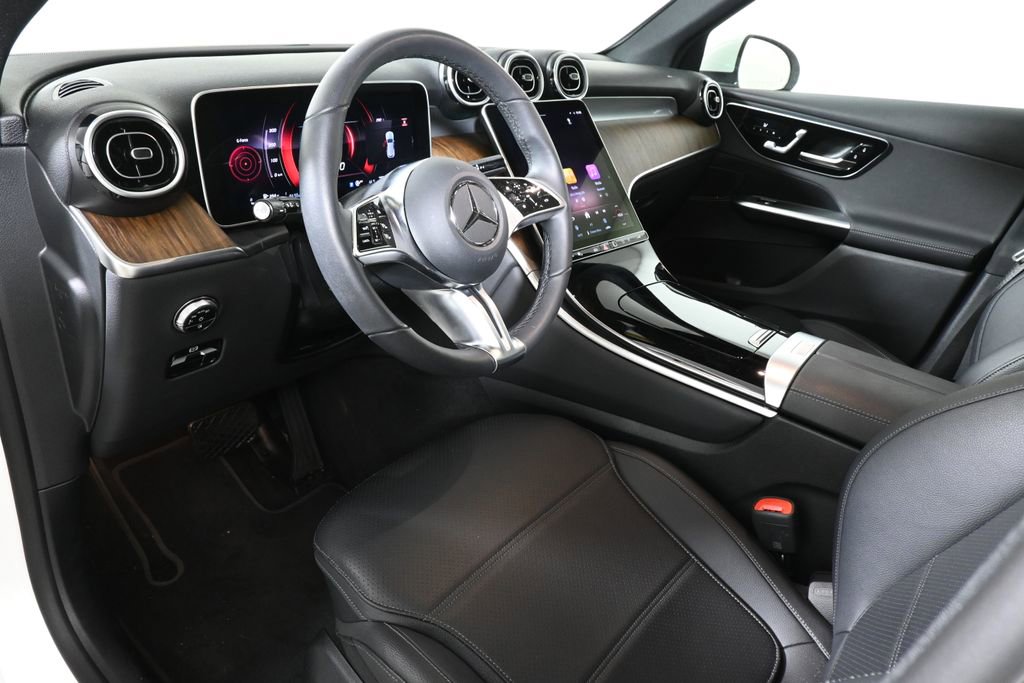 Certified 2025 Mercedes-Benz GLC 300 4MATIC image 4