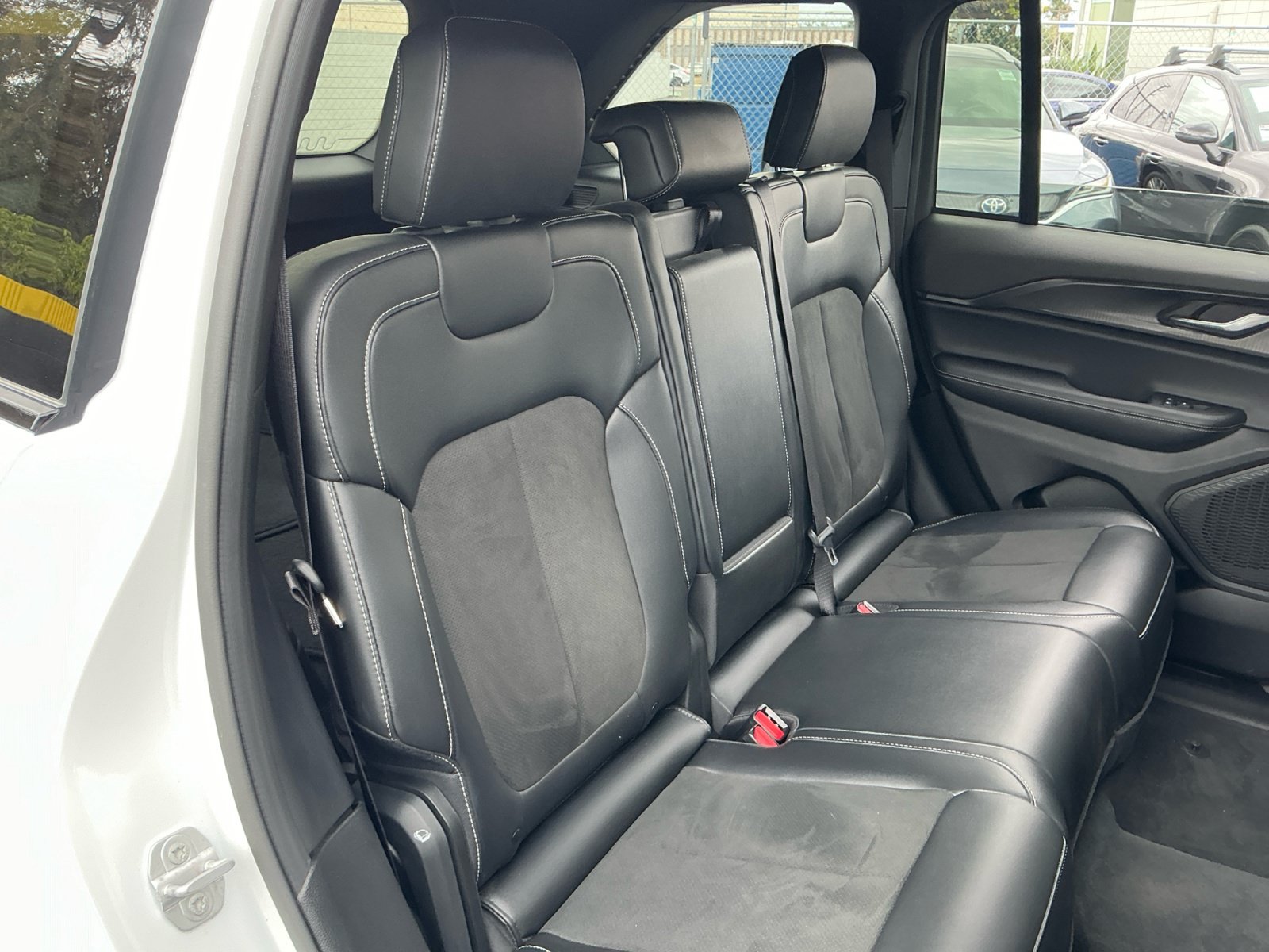 Used 2025 Jeep Grand Cherokee Altitude RWD image 20
