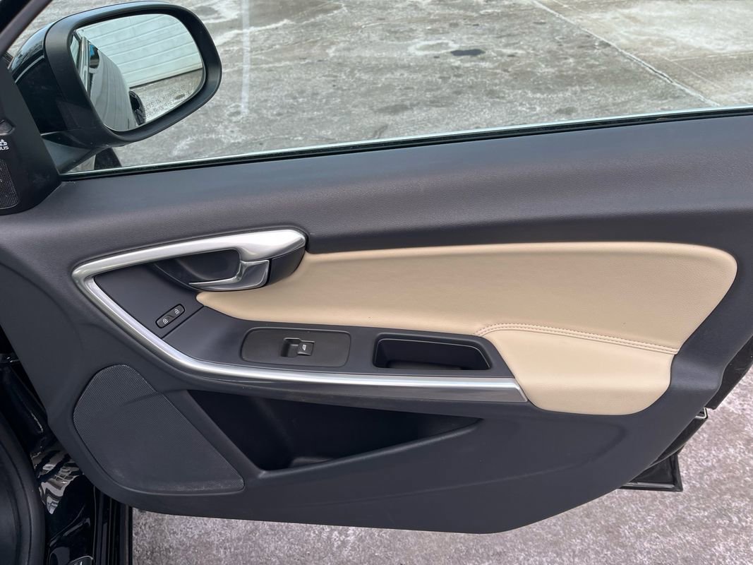 Used 2017 Volvo V60 T5 Premier w/ Convenience Package image 21