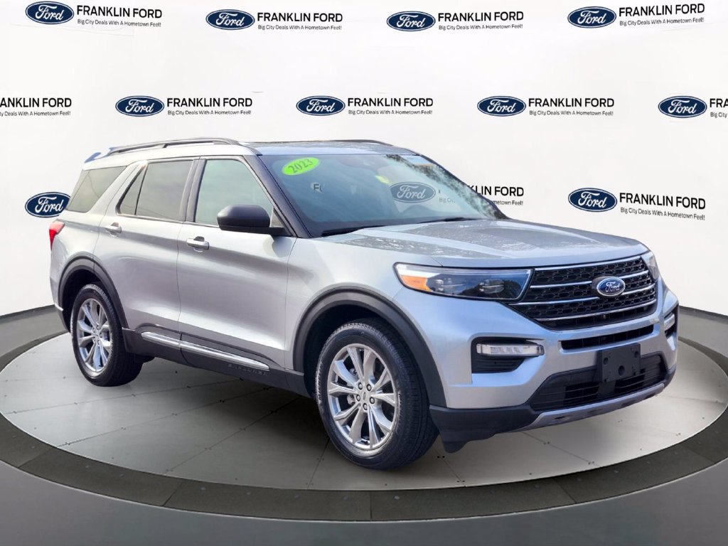Certified 2023 Ford Explorer XLT w/ Equipment Group 202A AWD/4WD image 7