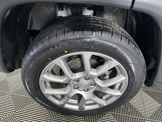 Used 2023 Jeep Compass Latitude w/ Sun and Sound Group image 9