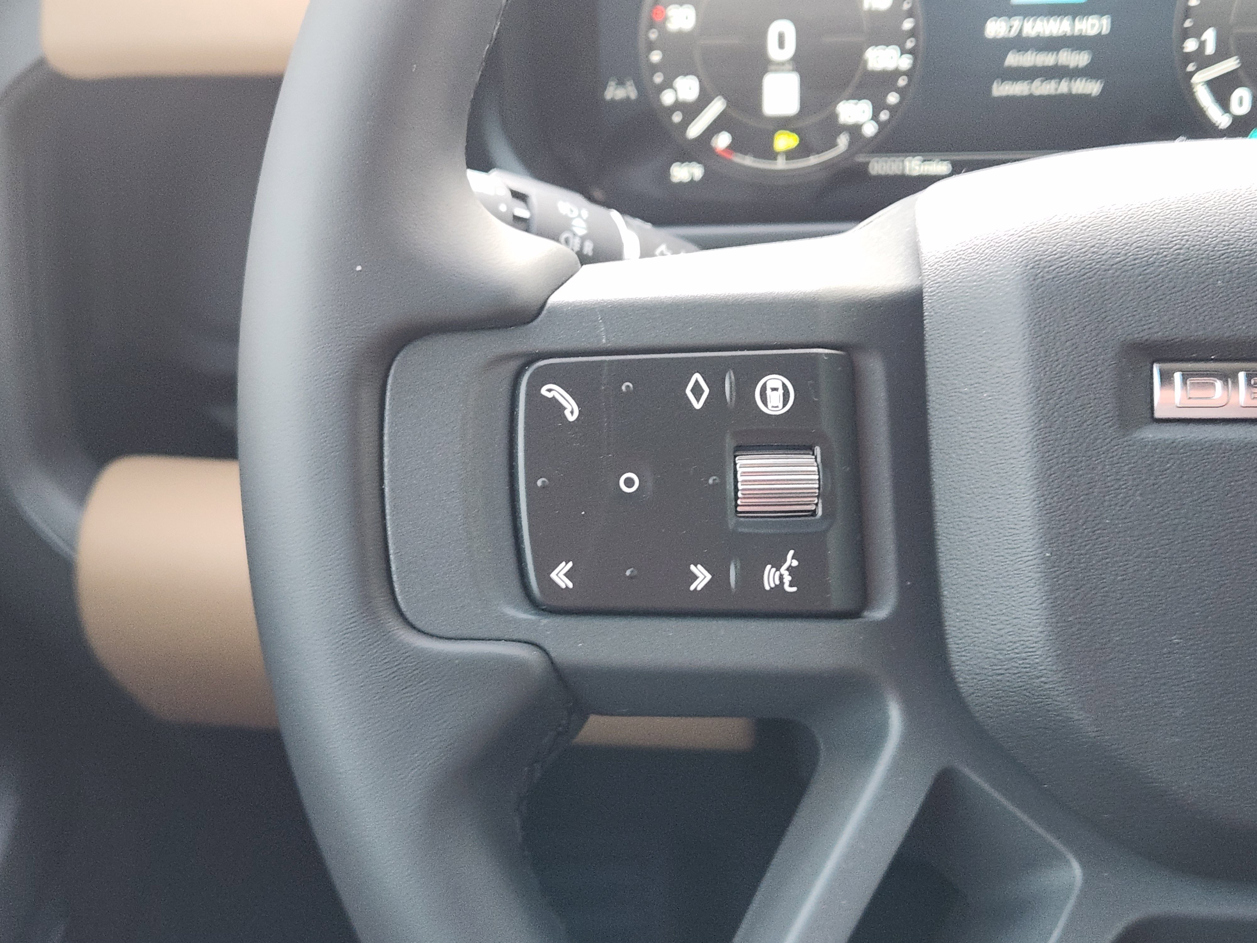 New 2026 Land Rover Defender 110 X-Dynamic SE image 31