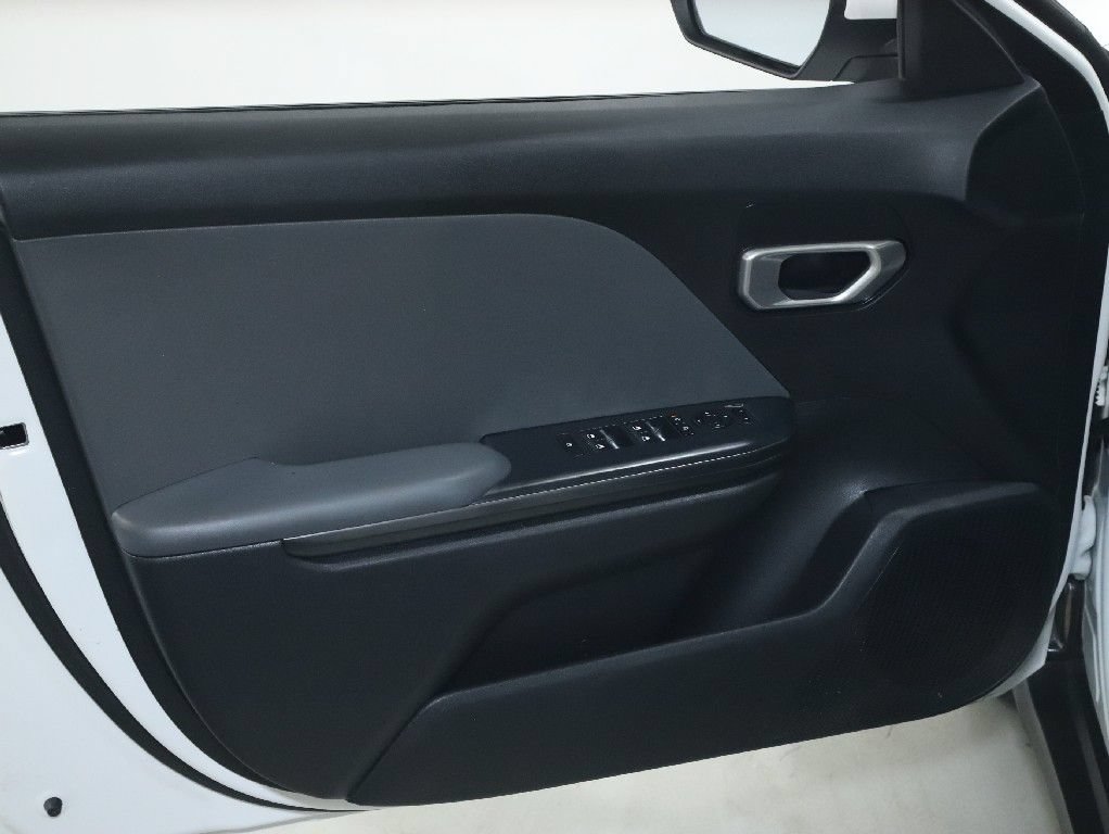 Used 2025 Kia K4 FWD image 15