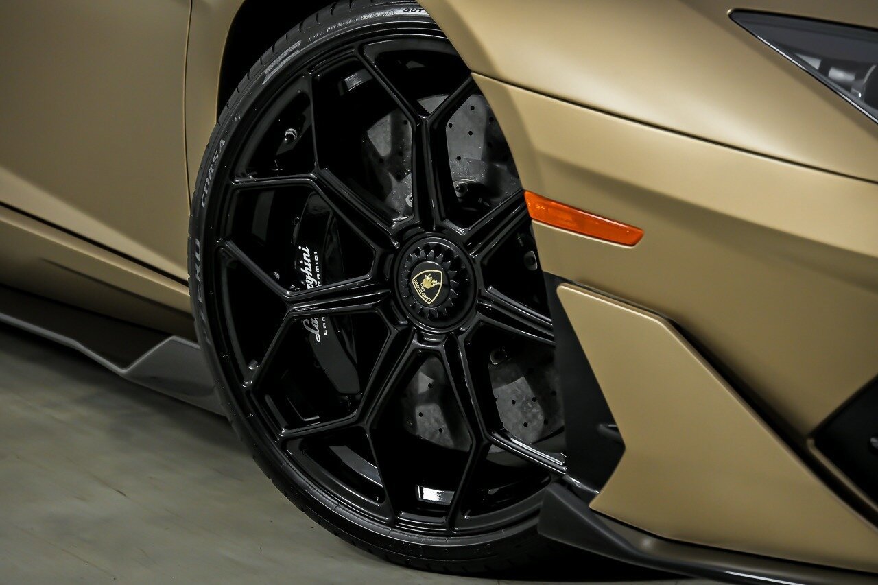 Used 2021 Lamborghini Aventador SVJ AWD/4WD image 4