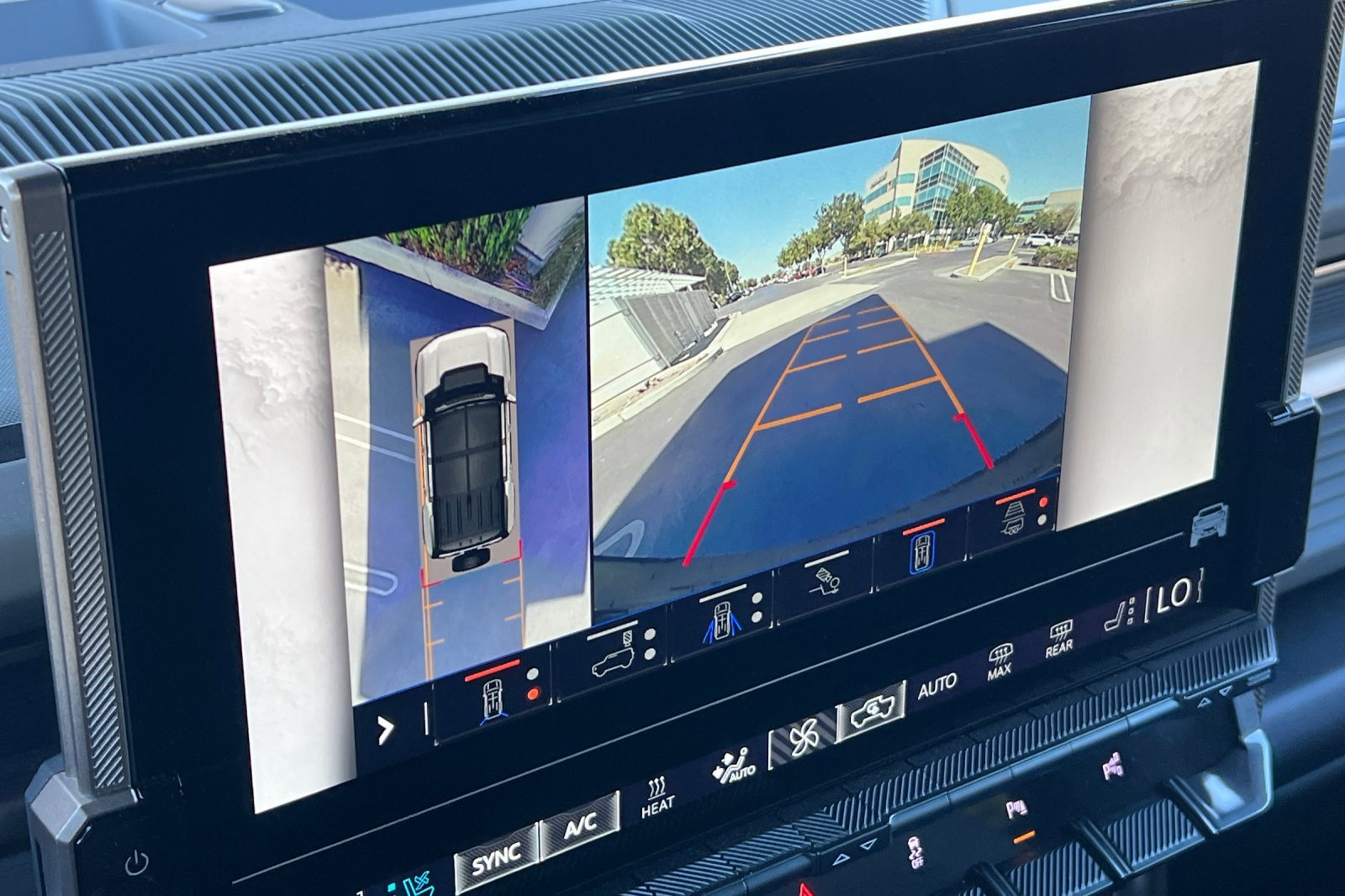 Used 2025 GMC Hummer EV 2X w/ Extreme Off-Road Package image 26