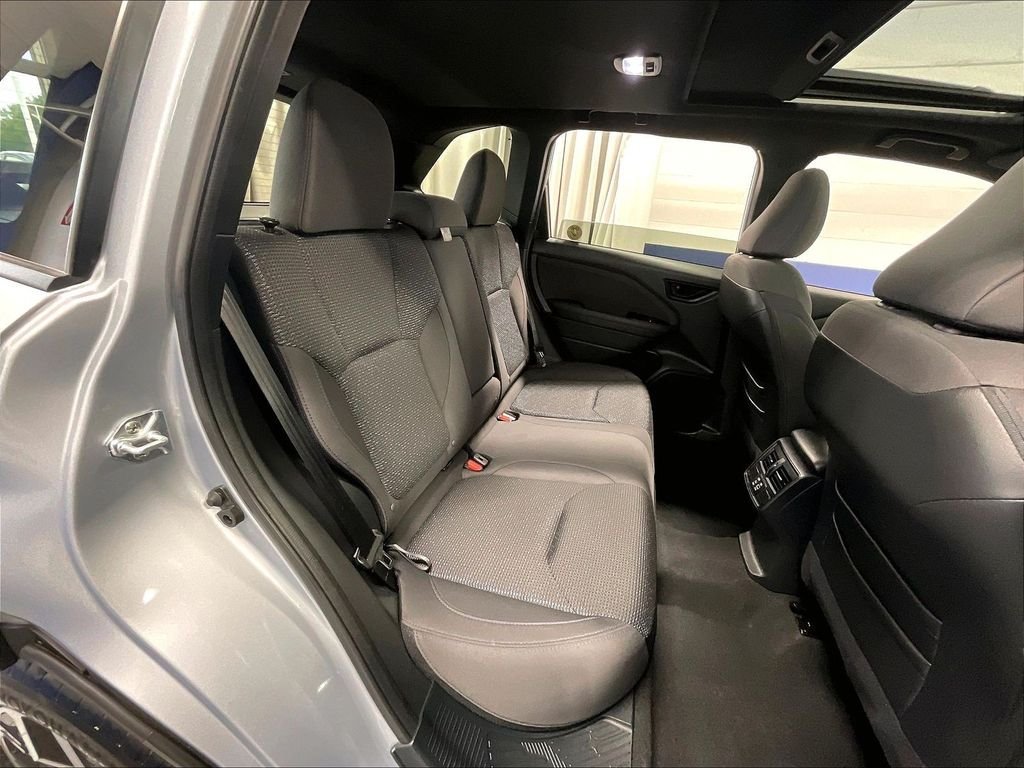 Used 2025 Subaru Forester Premium AWD/4WD image 16