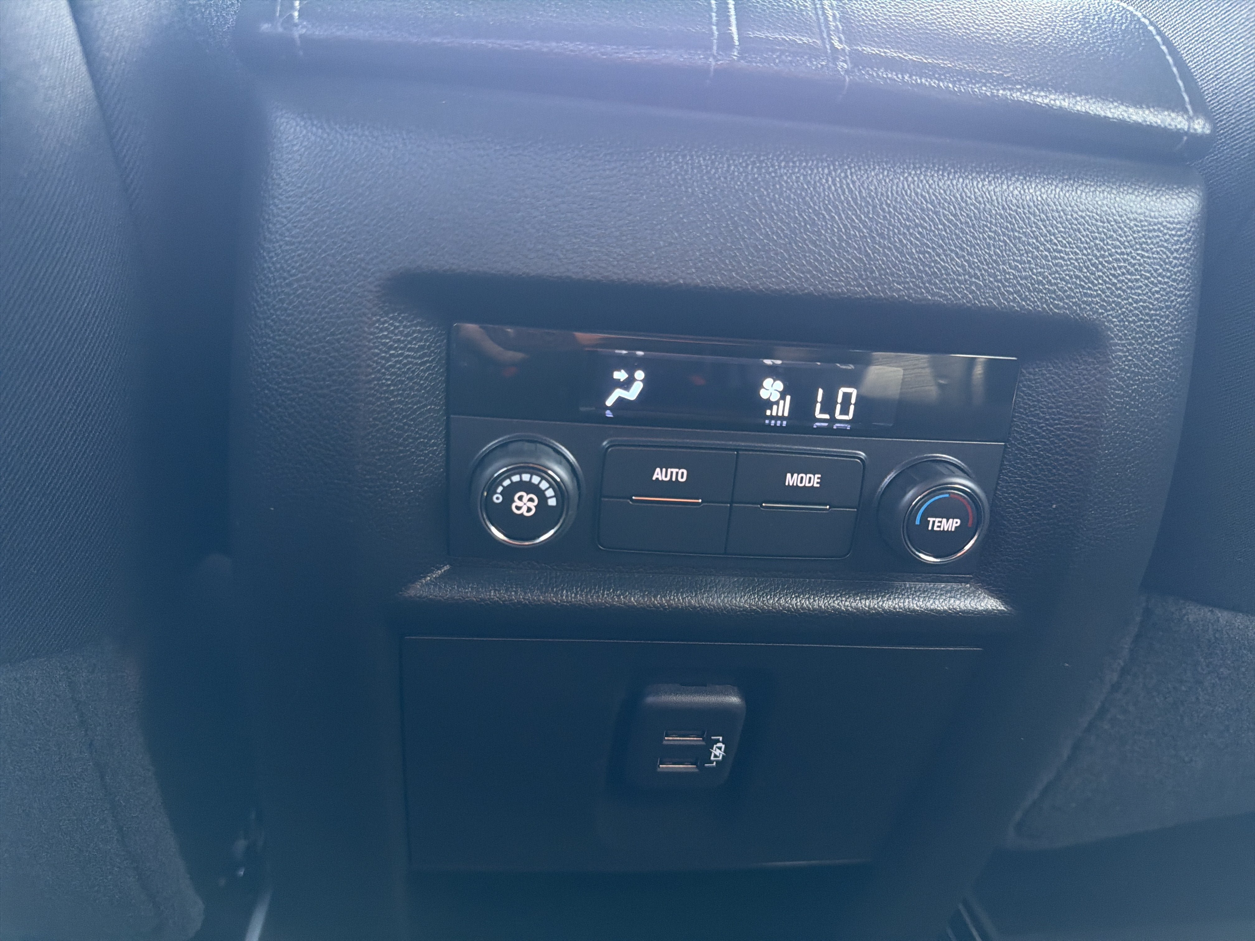 Used 2023 Chevrolet Traverse LT AWD/4WD image 27