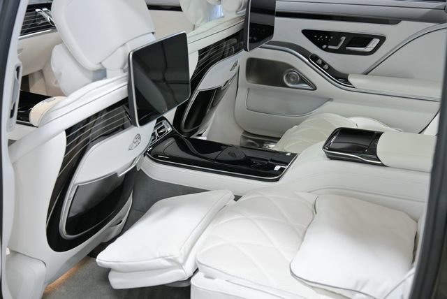 Used 2024 Mercedes-Benz Maybach S 680 Maybach S 680 4MATIC Sedan image 37