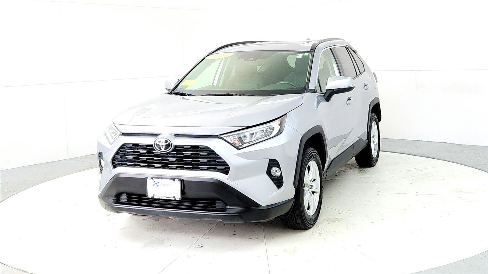 Used 2020 Toyota RAV4 XLE w/ Convenience Package image 2