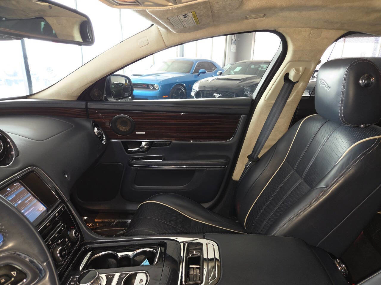 Used 2011 Jaguar XJ L Supercharged RWD image 17