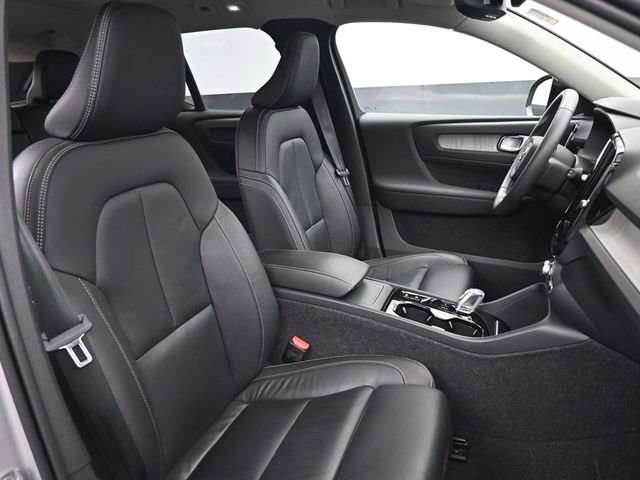 Used 2024 Volvo XC40 B5 Plus w/ Protection Package Premier image 32