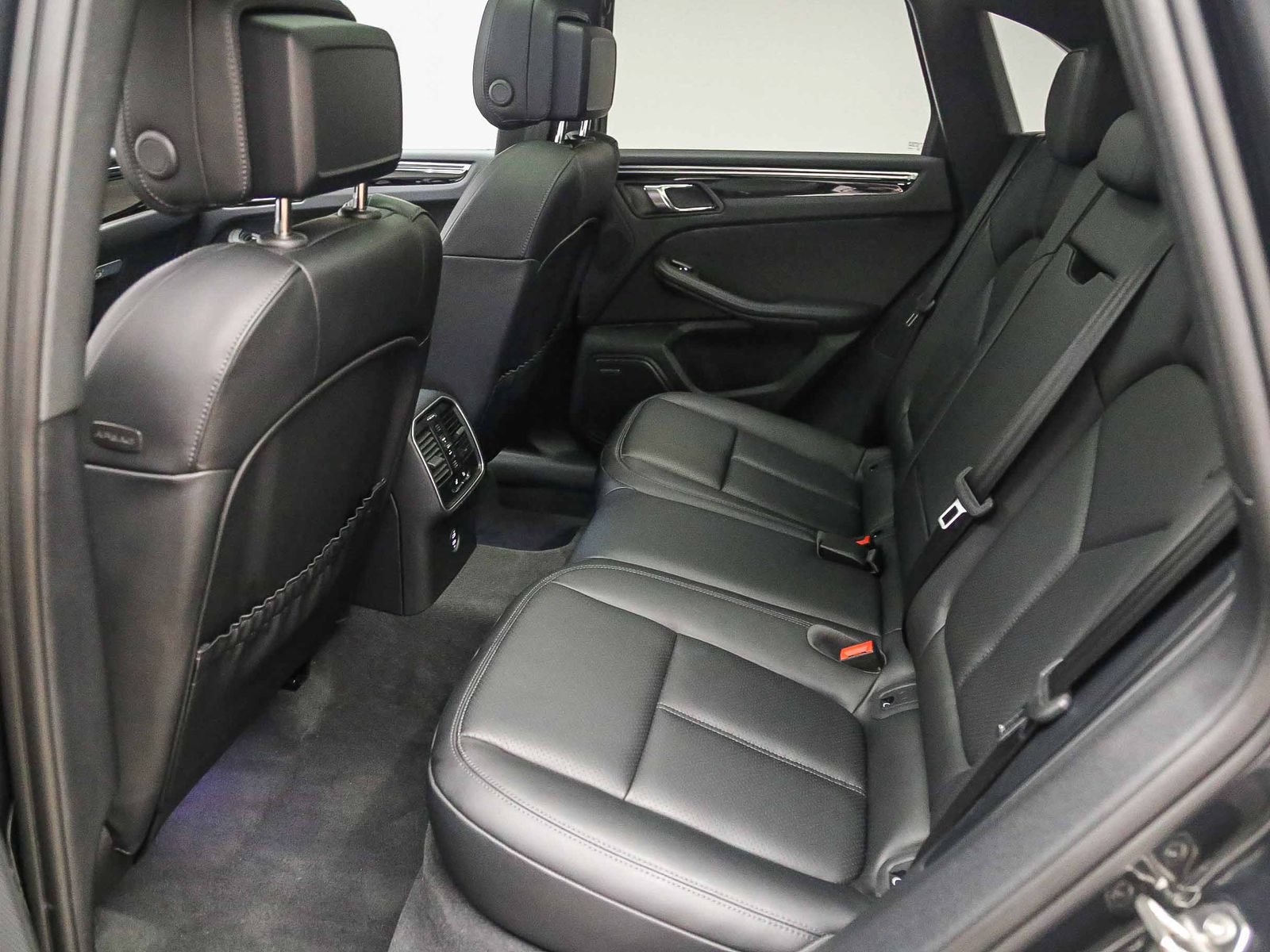 Certified 2025 Porsche Macan S AWD/4WD image 23