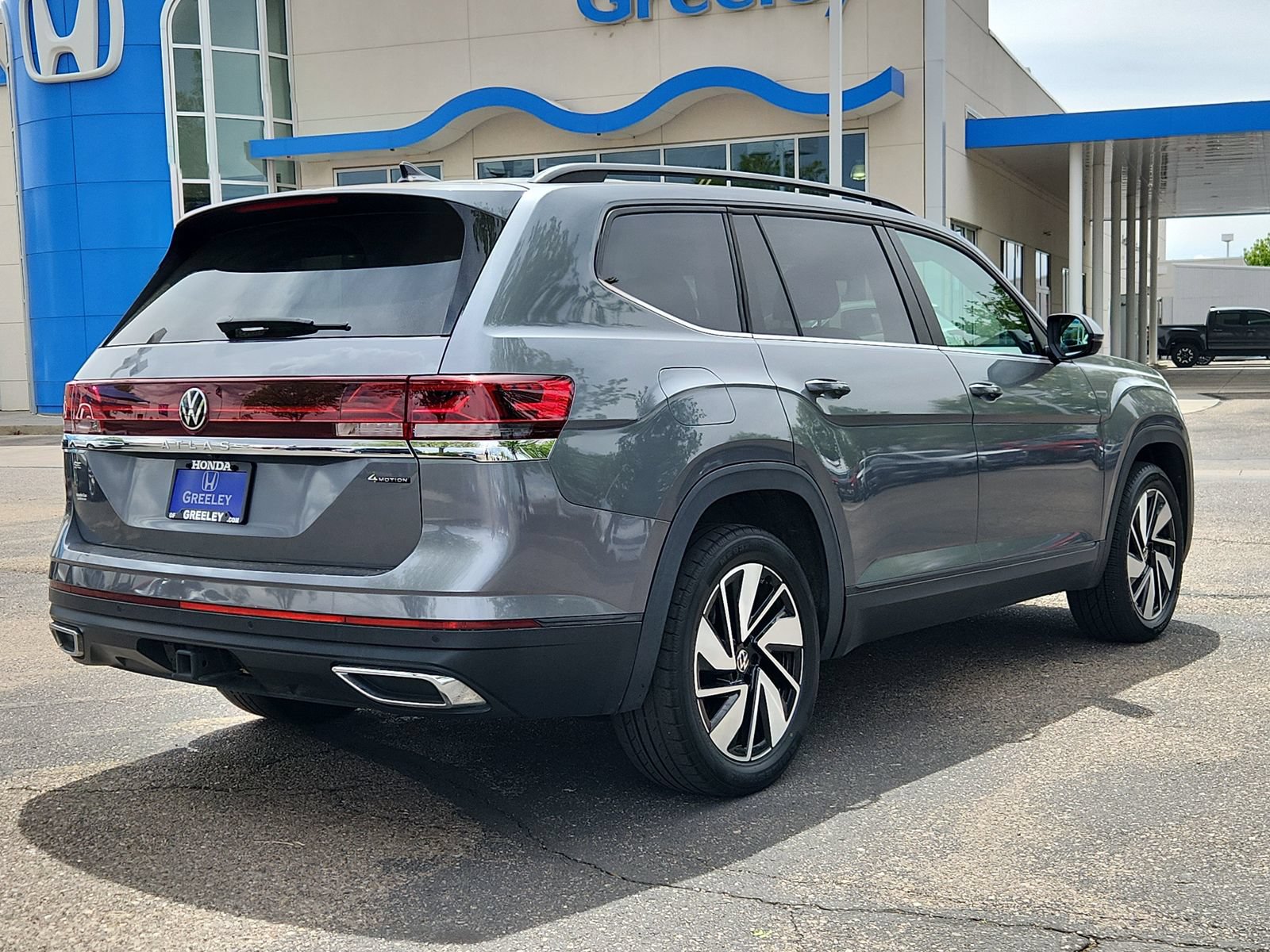Used 2024 Volkswagen Atlas SE AWD/4WD image 5