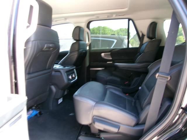 Used 2025 Ford Expedition Platinum AWD/4WD image 6