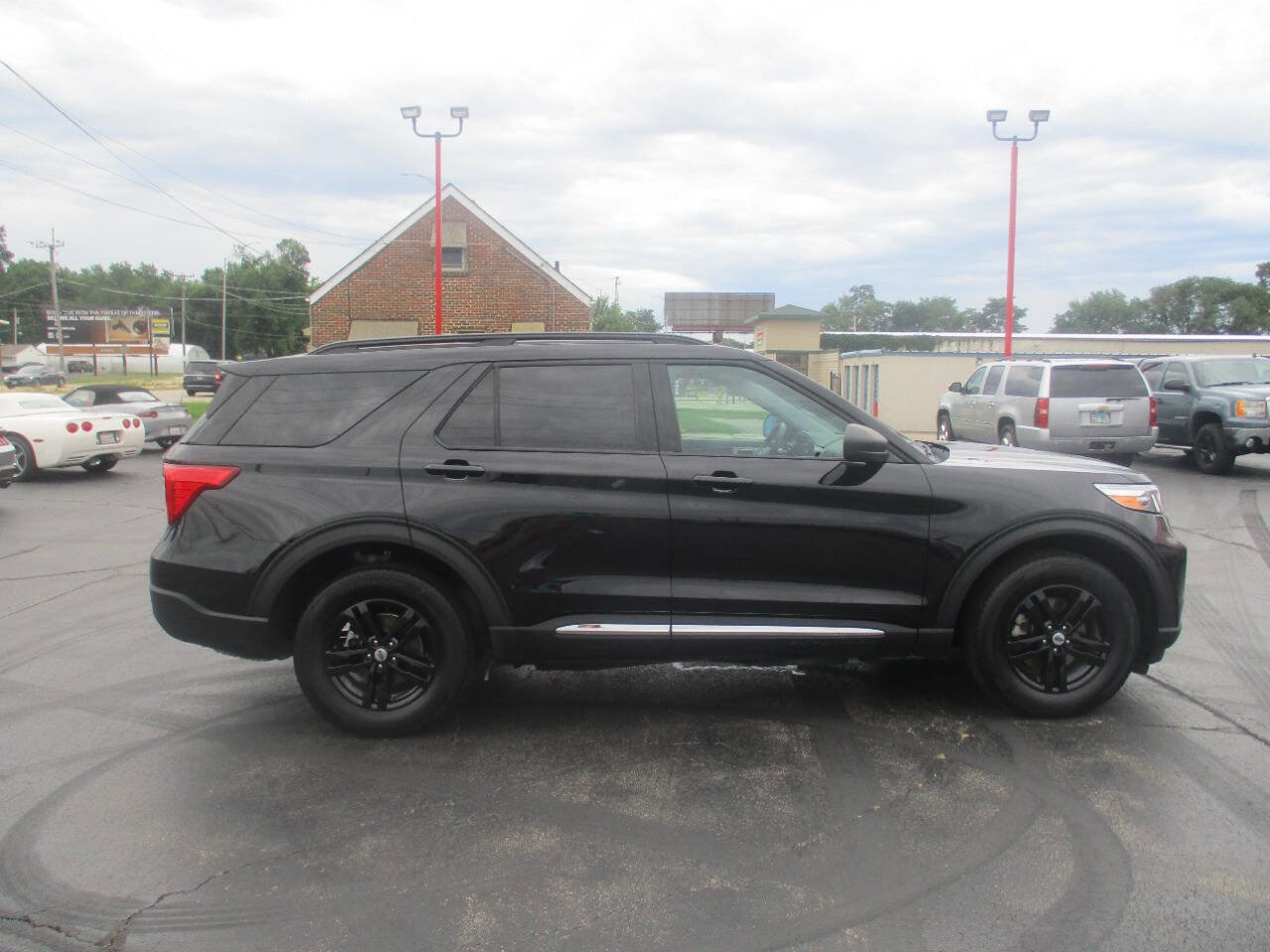Used 2024 Ford Explorer XLT image 8