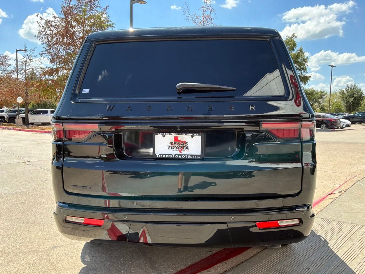 Used 2022 Jeep Wagoneer Series I AWD/4WD image 7