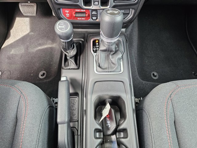 New 2025 Jeep Wrangler Unlimited Rubicon w/ XTREMEE 35" Tire Package image 26