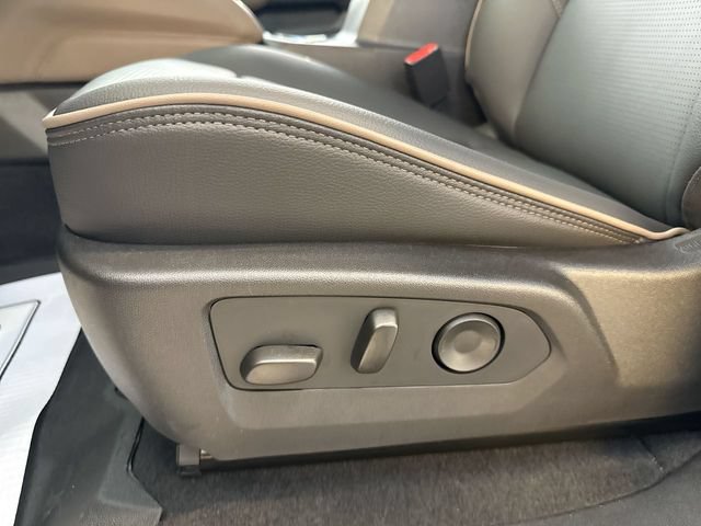New 2026 GMC Canyon Denali w/ LPO, Denali Black Edition AWD/4WD image 17