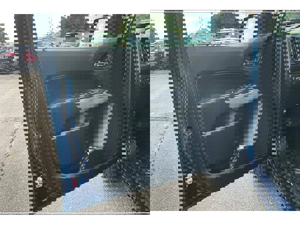 Used 2019 Chevrolet Colorado LT w/ Colorado RST Special Edition image 22