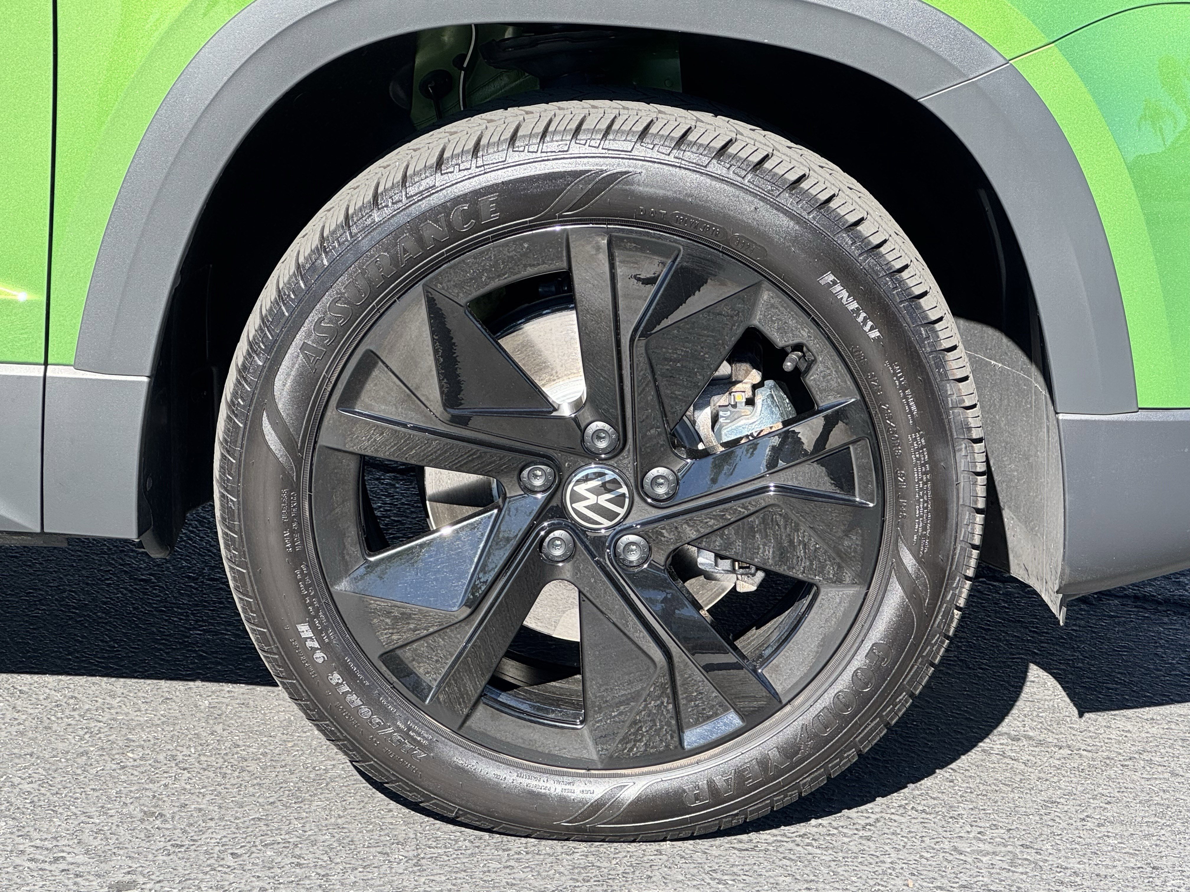 Certified 2025 Volkswagen Taos SE image 12