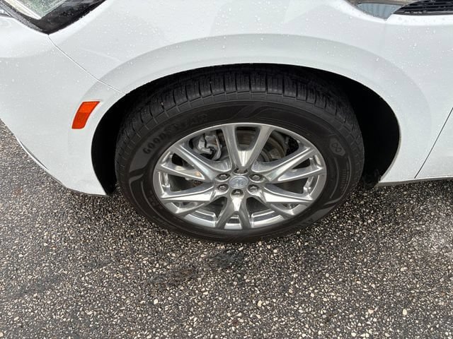 Used 2022 Buick Enclave Essence w/ Experience Buick Package AWD/4WD image 12