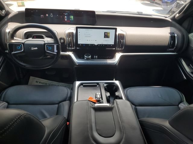 Used 2025 Ford Expedition Platinum w/ Stealth Appearance Package AWD/4WD image 19