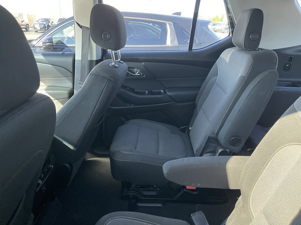Used 2018 Chevrolet Traverse LT FWD image 3