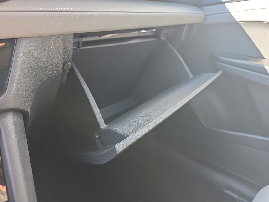 Used 2024 Volkswagen Taos SE image 33