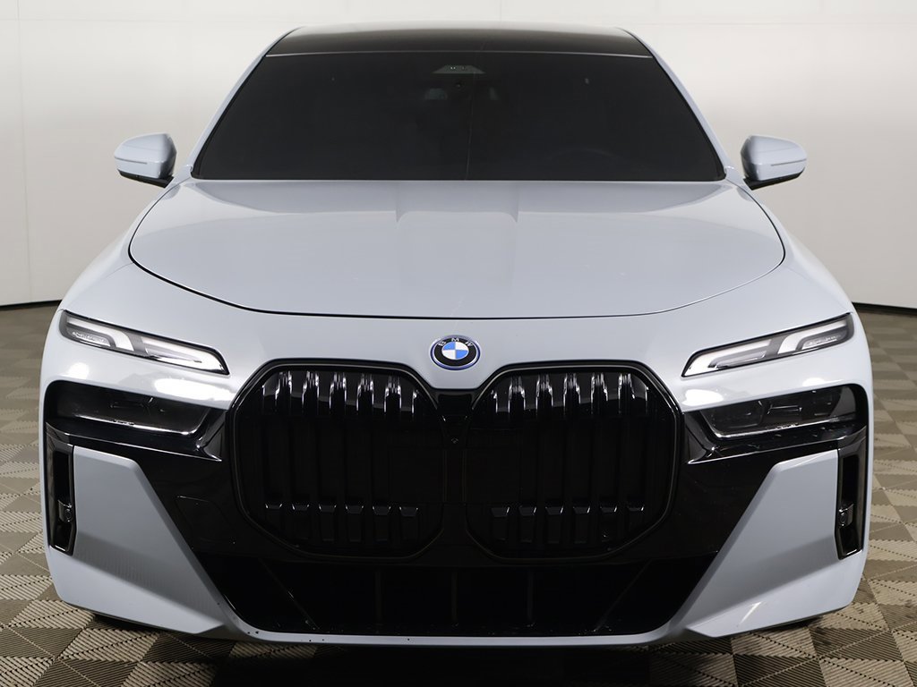 Used 2025 BMW i7 xDrive60 w/ Premium Package image 14