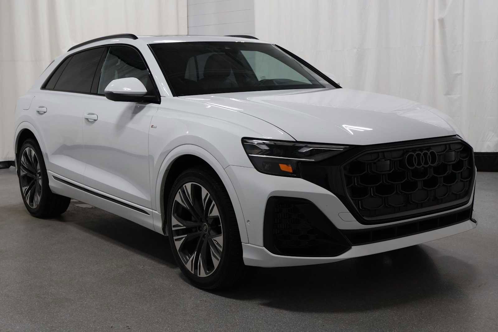 Certified 2025 Audi Q8 Premium Plus w/ Premium Plus Package AWD/4WD image 13