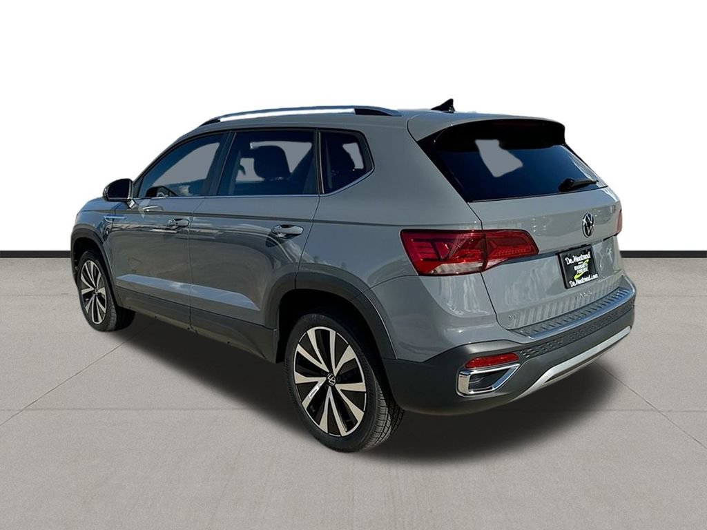 Used 2024 Volkswagen Taos SE FWD image 4
